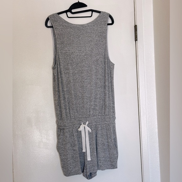NWT Aritzia Wilfred Free Izabel Romper in Heather White Gray Size M - Picture 3 of 8